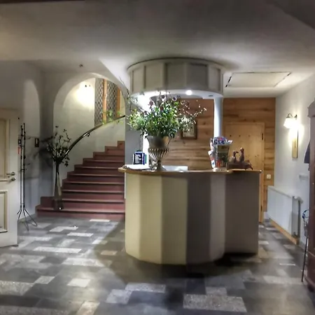 & Restaurant Schloss Weissenburg *